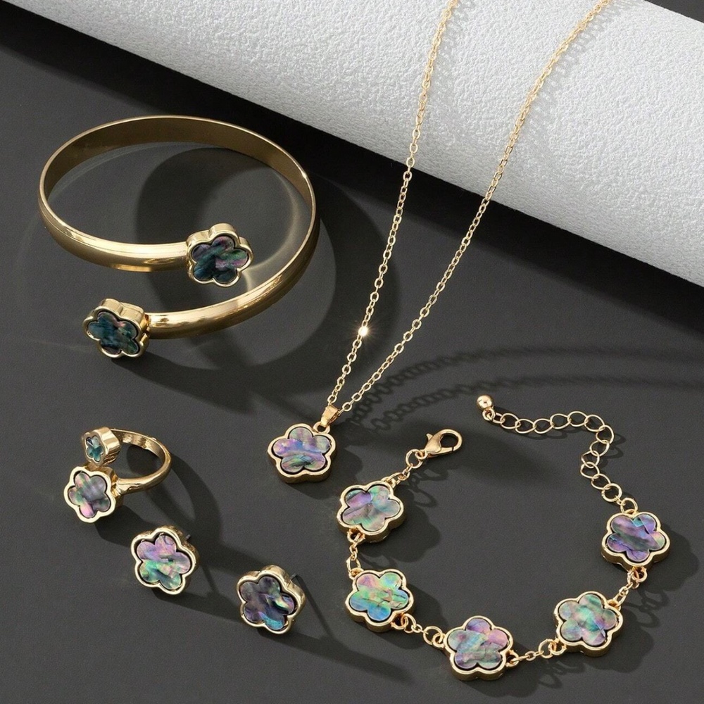 Luxe Gold Tone Flower Necklace Ring Jewelry Set